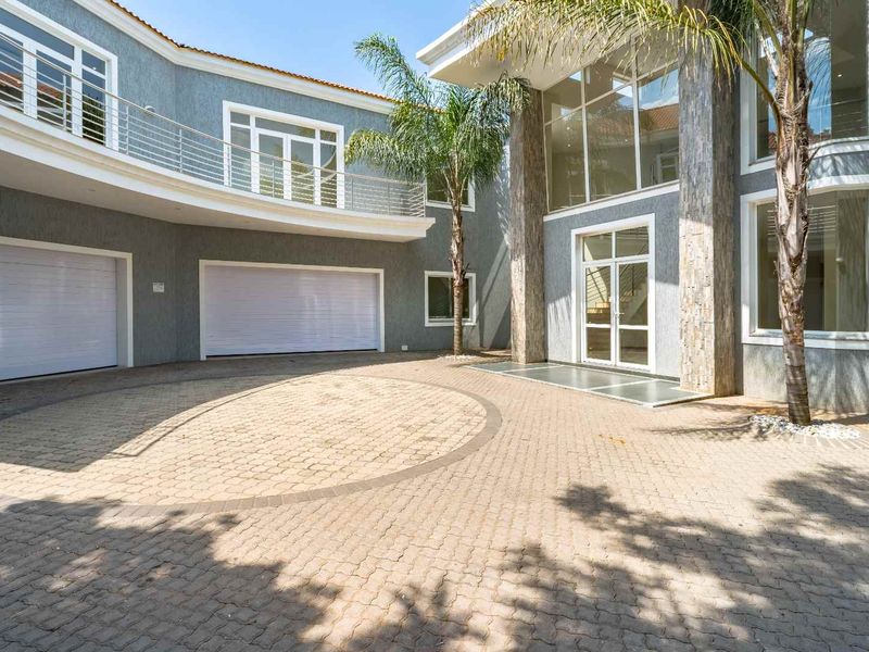 Rare 6-Bedroom Ambassadorial Residence with breathtaking views - Photo 8