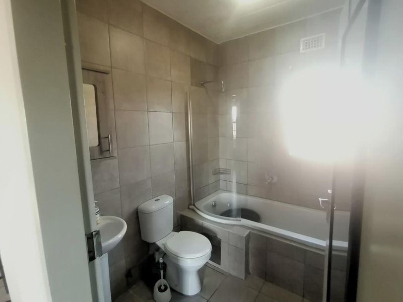 Modern 2-Bedroom Apartment in a Secure Estate - Photo 8