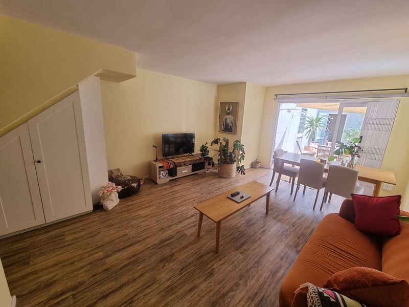 Semi-furnished Two-Bedroom Townhouse with Courtyard and Garage in Sought-After Claremont Upper! - Photo 4