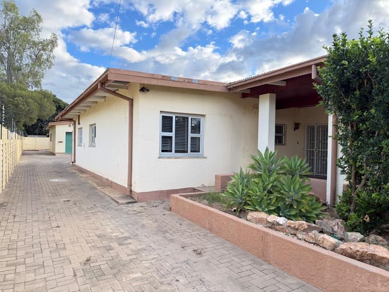 Spacious House for sale - Photo 2