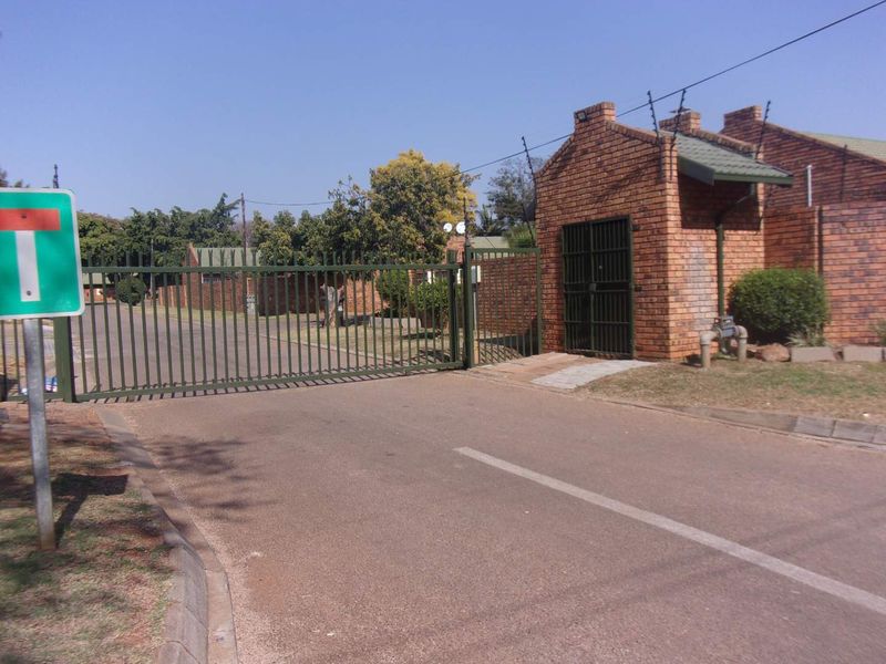 3 BEDROOM TOWNHOUSE TO RENT IN ANNLIN - Photo 2