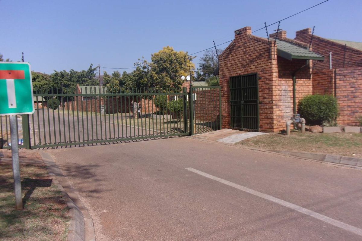 3 BEDROOM TOWNHOUSE TO RENT IN ANNLIN - Photo 2