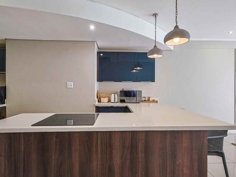 Modern 2-Bedroom Apartment with Rooftop Braai Area - Photo 6