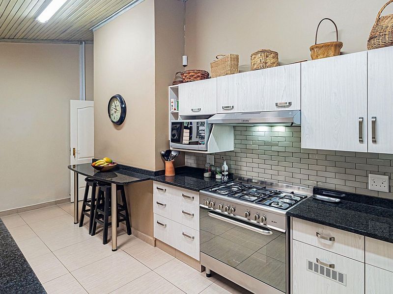 Exceptional 4-Bedroom House with 3 Flatlets - Photo 9