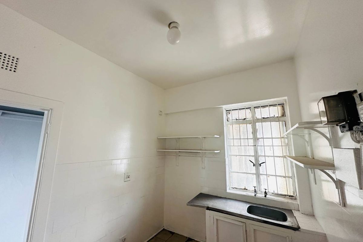 Secure Living: 24/7 Security & Easy Commute! - Photo 3