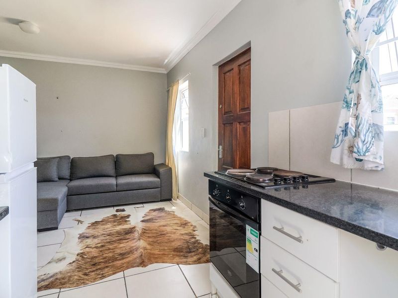 This Lovely 3-bedroom house in secure estate Pinotage Villas. - Photo 9