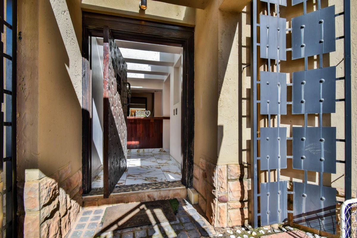 Spacious Family Home in Secure Estate | 4 Bed | 2 Bath | Double Garage - Photo 2