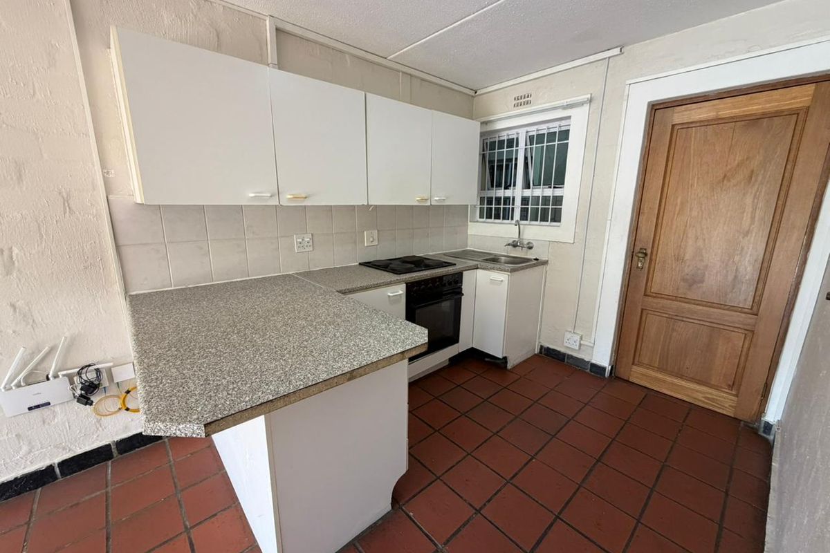 Unique 4 Bed 2 Bath Apartment open plan living area with kitchenette with 2 Secure Parkings allocated - Photo 2