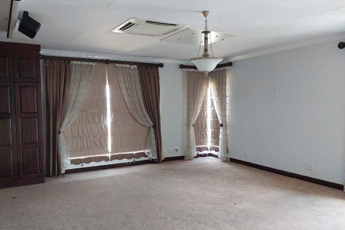 Luxurious 10-Bedroom Estate with Spectacular Views Awaits! - Photo 3