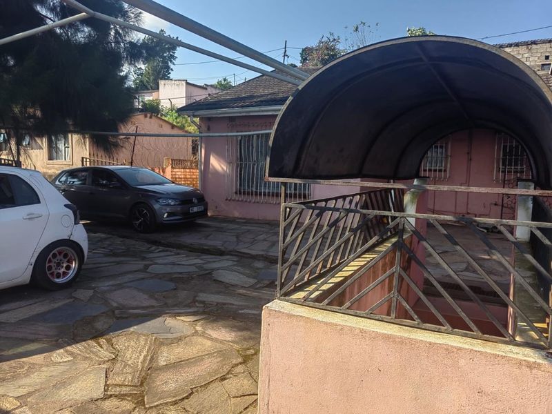UNBELIEVABLE PRICE!  Luxurious Mansion House in Section 3, Mpumalanga! - Photo 2