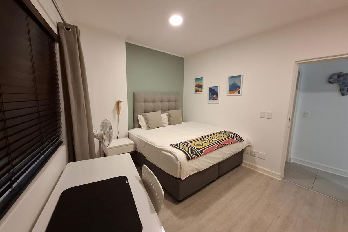LONG TERM RENTAL - Stylishly furnished 2 bedroom apartment - Photo 2