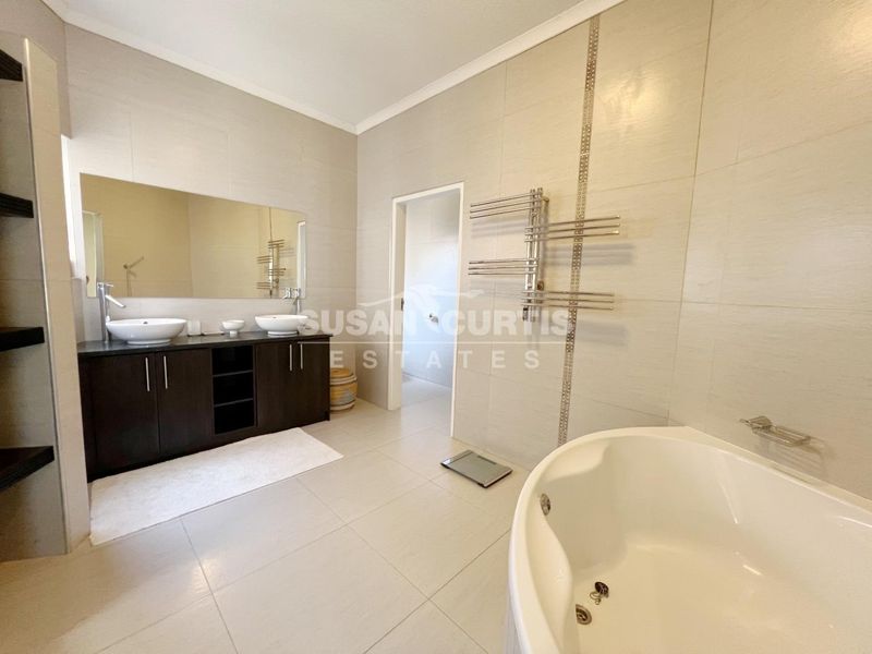 Beachfront Townhouse | Ideal Low-Maintenance Holiday Home - Photo 4