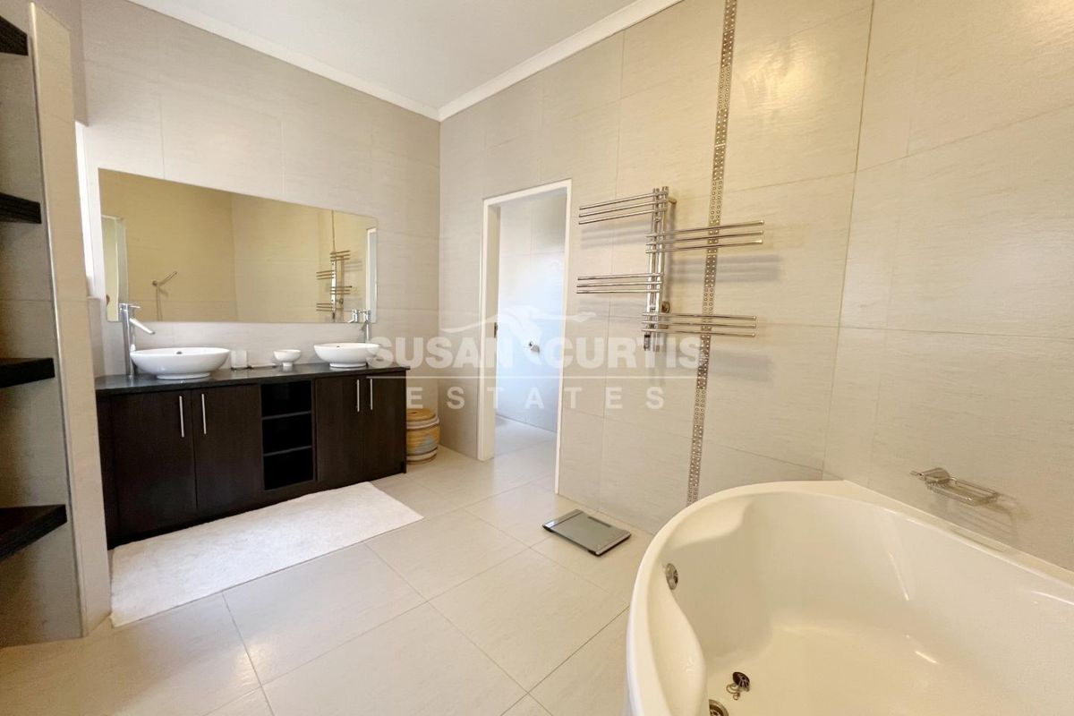 Beachfront Townhouse | Ideal Low-Maintenance Holiday Home - Photo 4