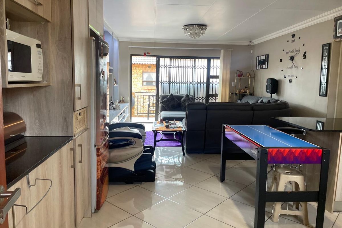 2 Bedroom Townhouse to rent at BRENTWOOD Park. - Photo 2