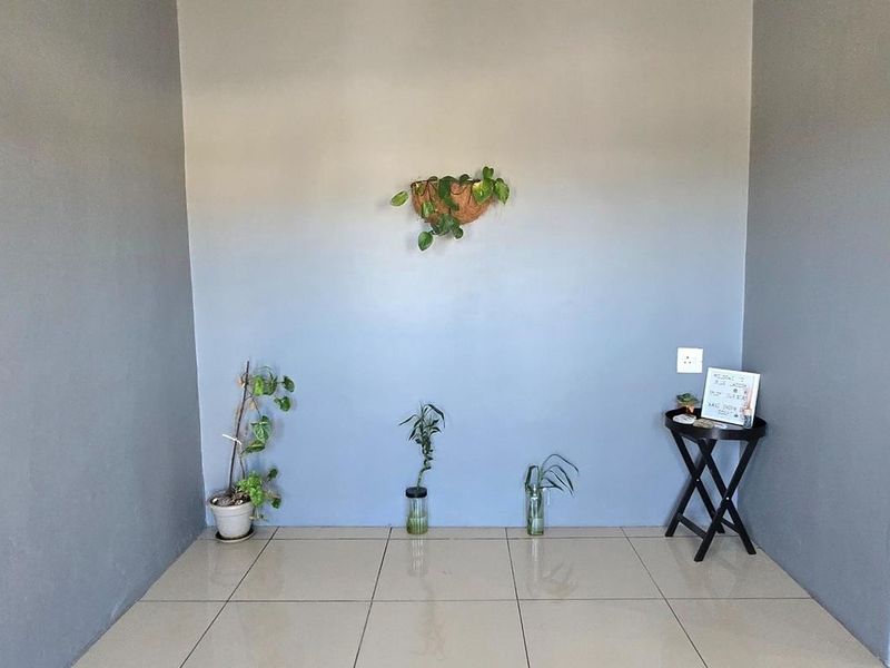 Coastal Charm: Furnished 2-Bedroom Home in Franskraal Cul-de-Sac - Photo 5