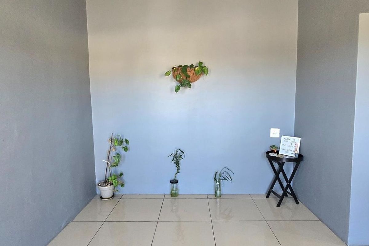 Coastal Charm: Furnished 2-Bedroom Home in Franskraal Cul-de-Sac - Photo 5