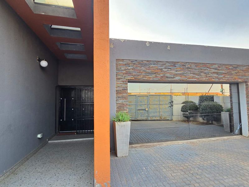 Contemporary Elegance Meets Family Living in the Heart of Rockdale - Photo 2