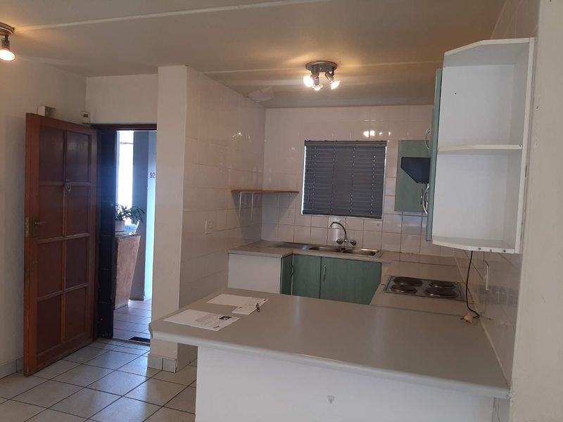 2 Bedroom Ground Floor Unit R620000 - Photo 9
