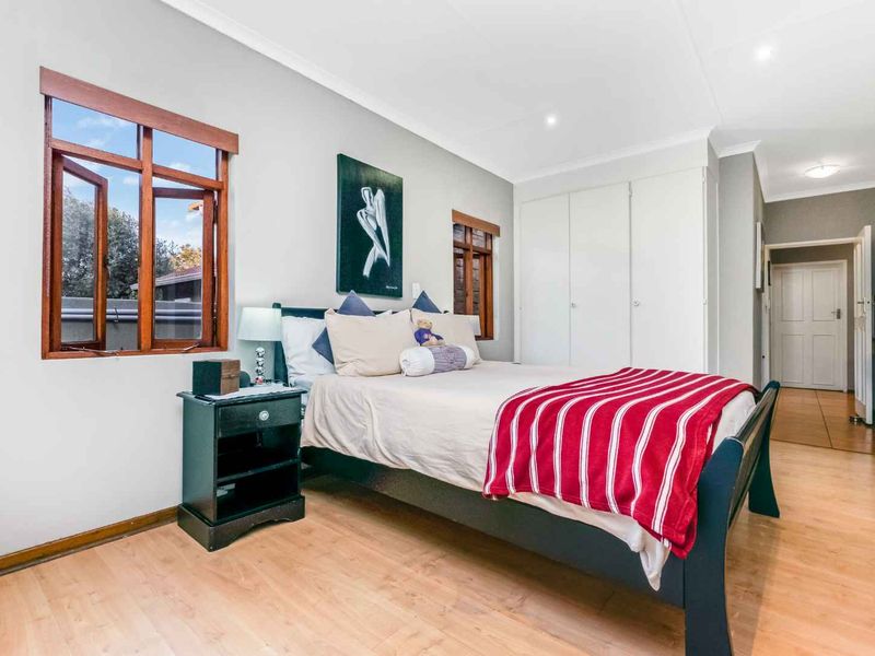 IMMACULATELY PRESENTED HOME IN THE HEART OF LONEHILL, BOASTING A LONG LIST OF EXTRAS - Photo 8