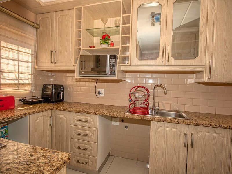 Meyersig family home ready for you! - Photo 4