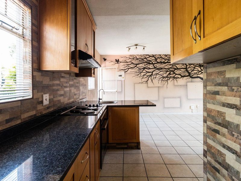 Charming 2-Bedroom Ground Floor Unit: Style and Comfort Await! - Photo 8