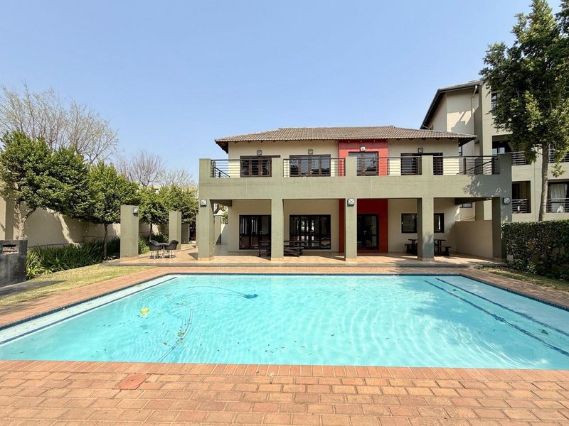 Fully Furnished And Equipped Studio In A Secure Complex Within Walking Distance Of Shops - Photo 4