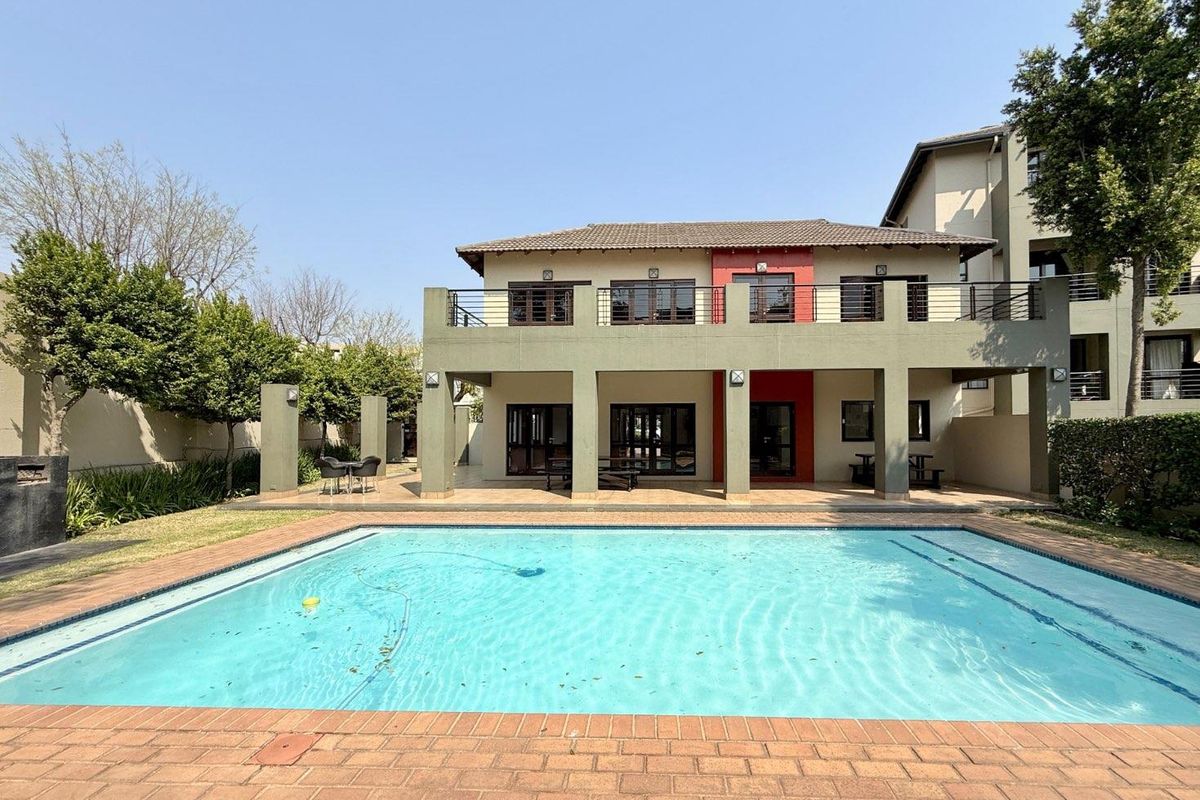 Fully Furnished And Equipped Studio In A Secure Complex Within Walking Distance Of Shops - Photo 4