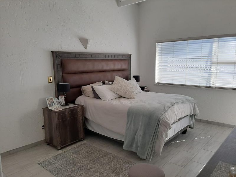 Your Dream 2-Bed Townhouse in Lakefield's Prime Location! - Photo 9