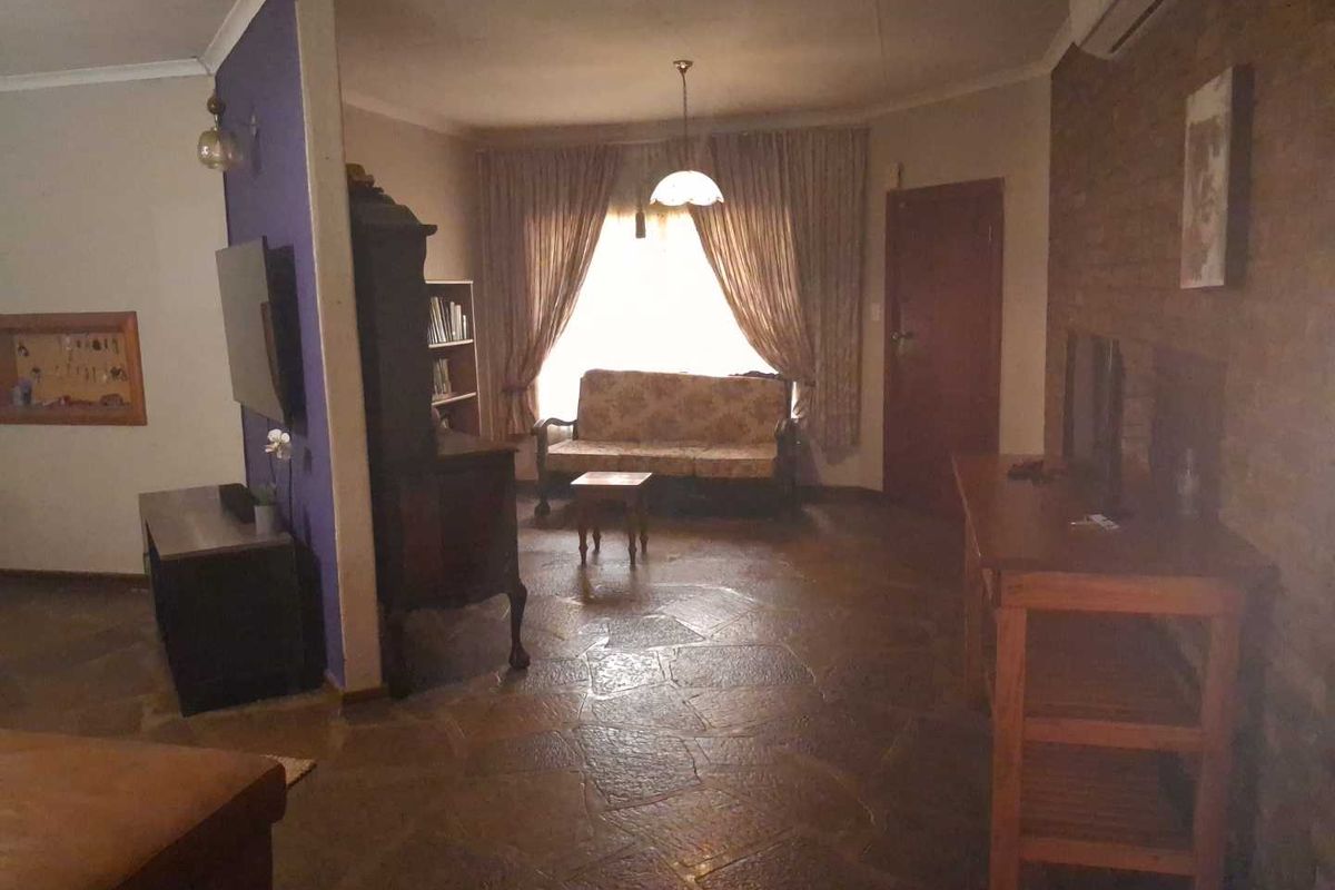 Spacious Family Home with Excellent Entertainment Areas on Silverton Ridge - Photo 4