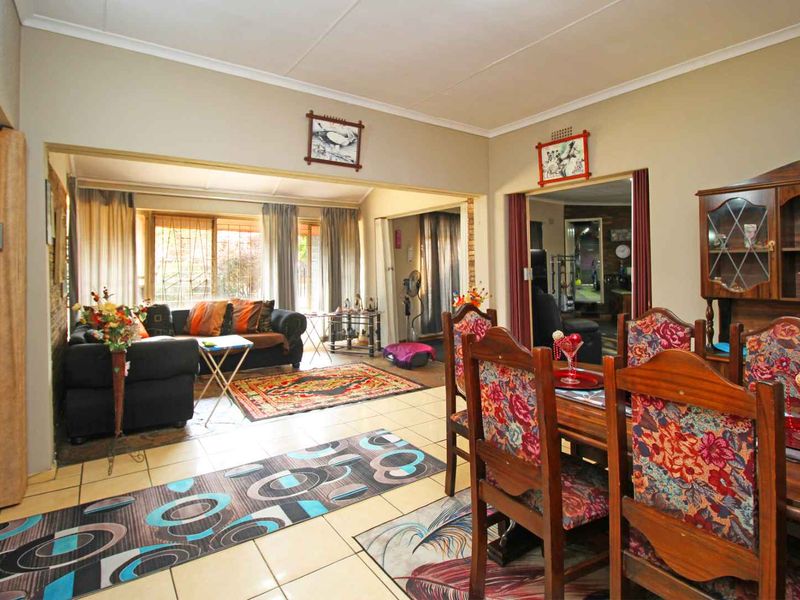Spacious 3-Bedroom Family Home with Flatlet, Solar and many more - Photo 7