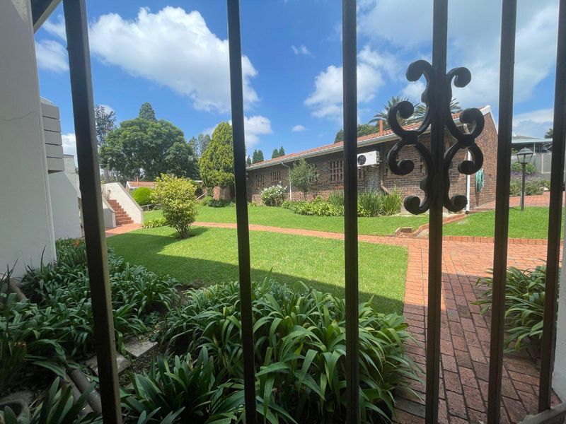 UNFURNISHED 2 BEDROOMS GROUND FLOOR - Photo 2