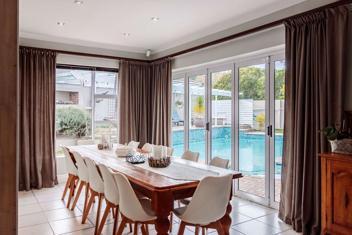 Pari-Park : 4-Bedroom, 4.5-Bathroom Modern Home – Space, Style & Sophistication! - Photo 5