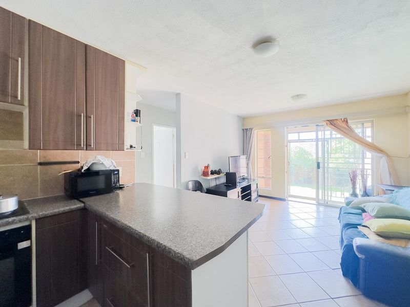 2 Bedroom Townhouse with a Private Garden - Photo 6