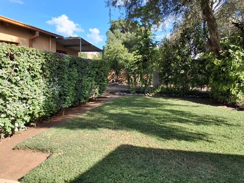Grootfontein - Suburb Family House with Flat For Sale - Ext 4 - Photo 6