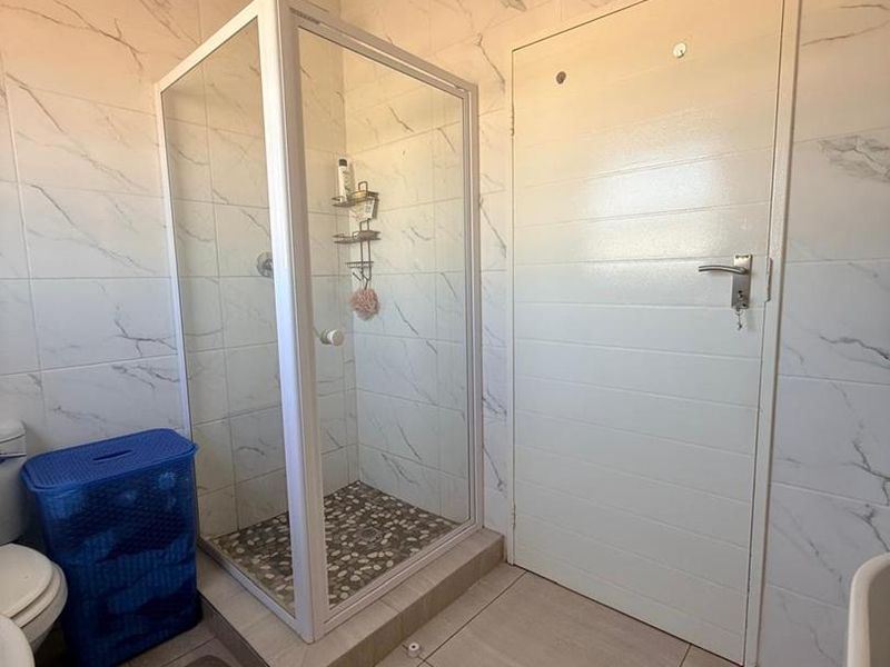 Immaculate 4 bedroom house in Rayton. - Photo 6