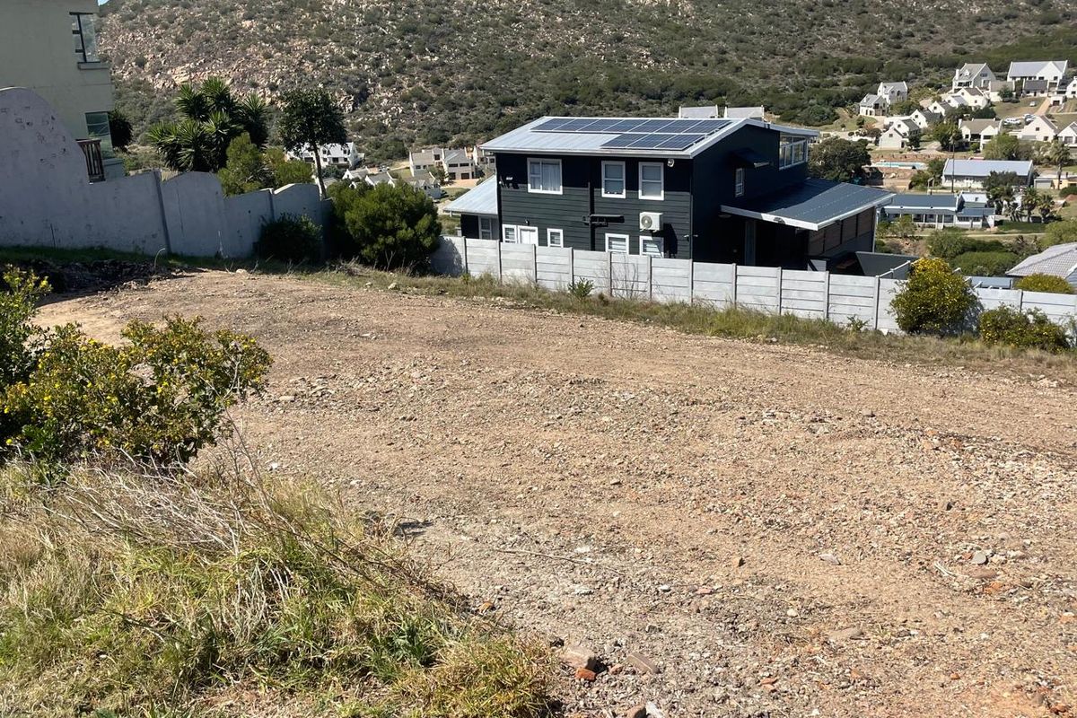 Vacant land in Island View for single or duet developing - Photo 5