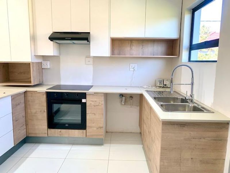 MODERN FAMILY HOUSE IN THABA NCHU - Photo 5