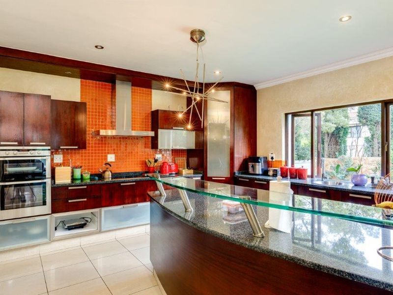 EXCLUSIVE TO THE MARKET | PRESTIGIOUS KYALAMI CREST ESTATE  Luxury 4-Bedroom, 3-Bathroom Double-Storey Residence | Available Immediately!! - Photo 6