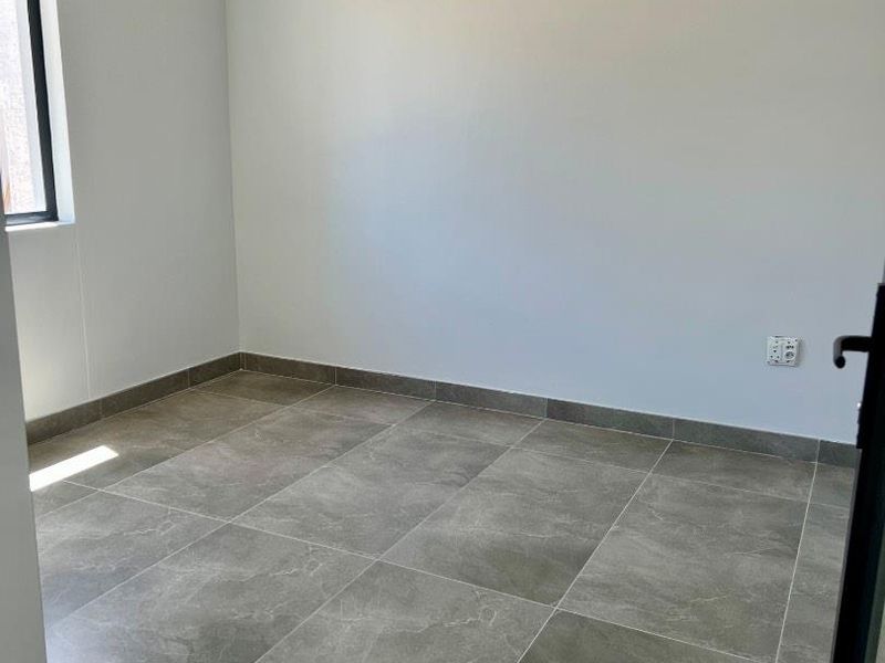 Modern property newly build - Photo 6