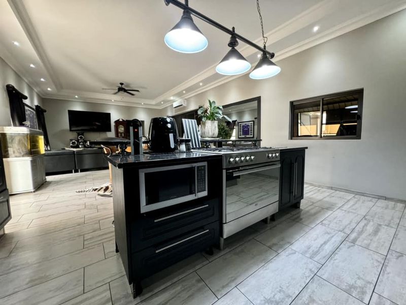 3 Bedroom House For Sale in Elisenheim - Photo 5