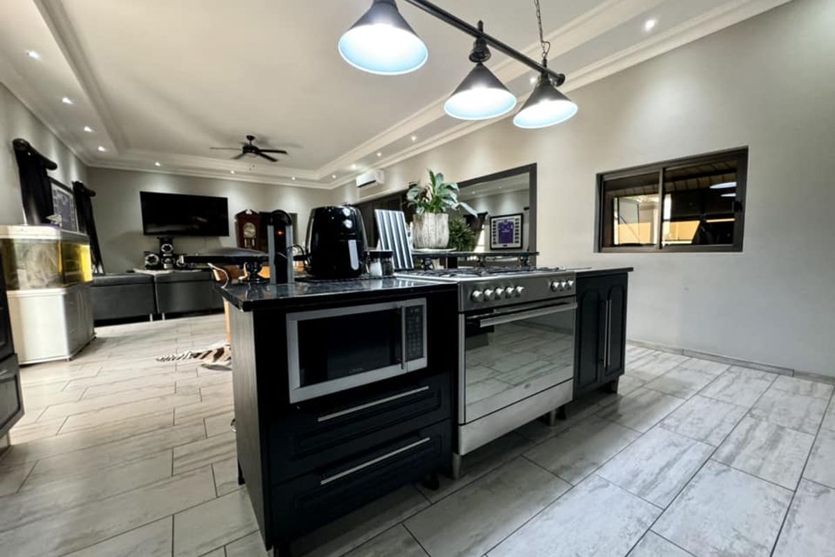 3 Bedroom House For Sale in Elisenheim - Photo 5