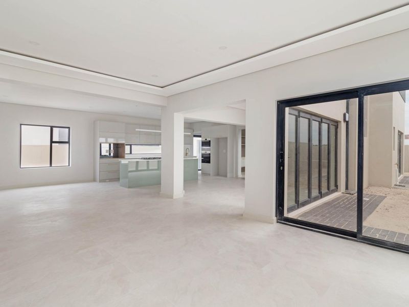 Stunning Brand-New Home in Sought-After Sandown No Transfer Duty | VAT Included | Buy Direct from Developer - Photo 10