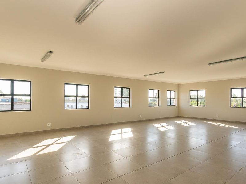 IDEAL FOR CALL CENTRE, CORPORATE OFFICES OR SHOOLS. - Photo 5