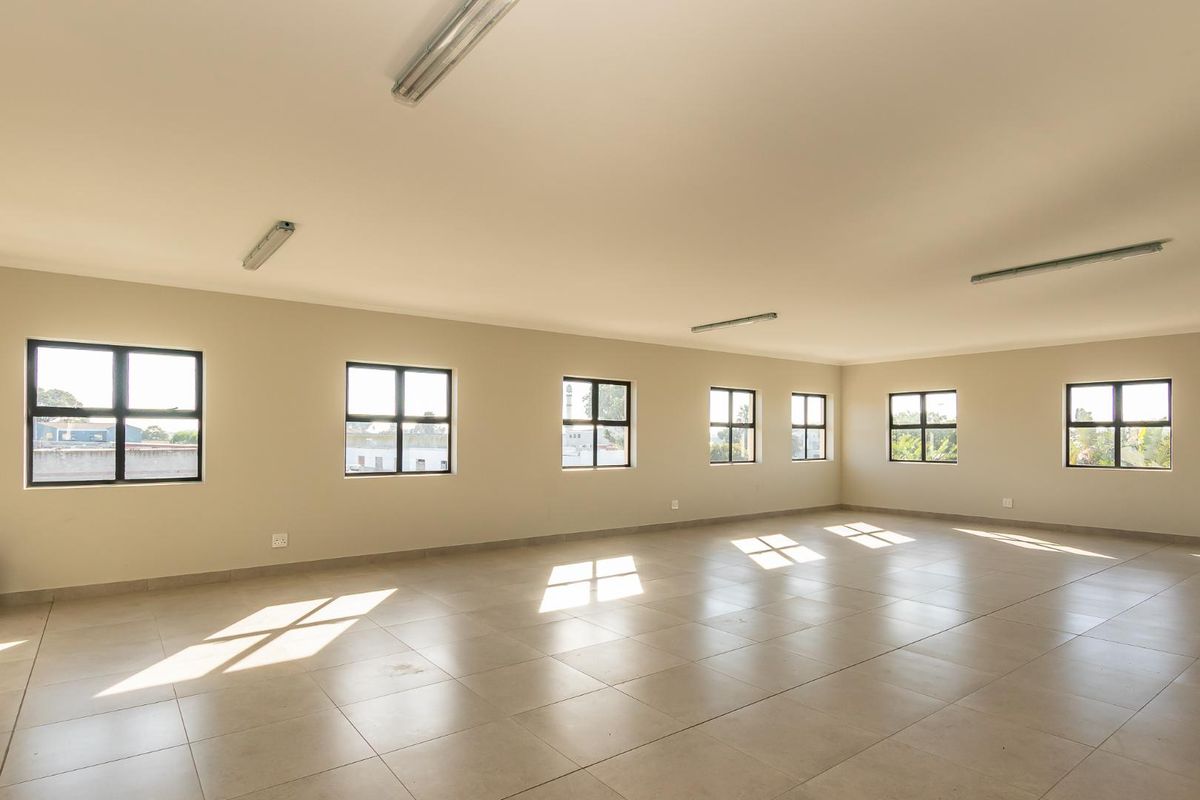 IDEAL FOR CALL CENTRE, CORPORATE OFFICES OR SHOOLS. - Photo 5