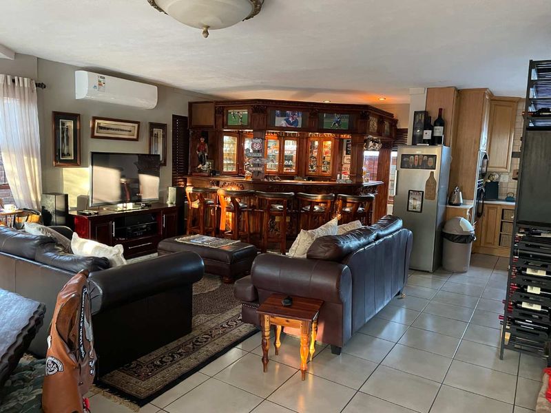 Warm, engaging family home in Northern Suburbs. - Photo 4