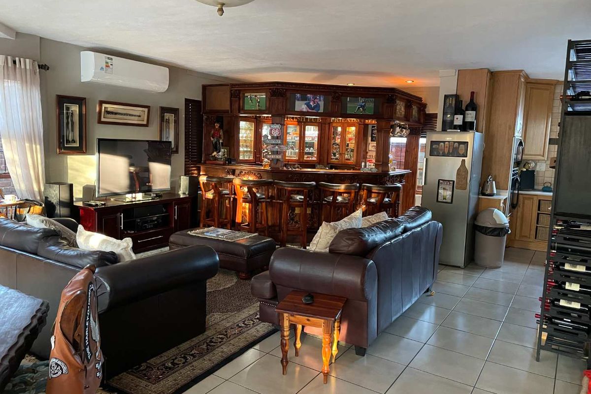 Warm, engaging family home in Northern Suburbs. - Photo 4