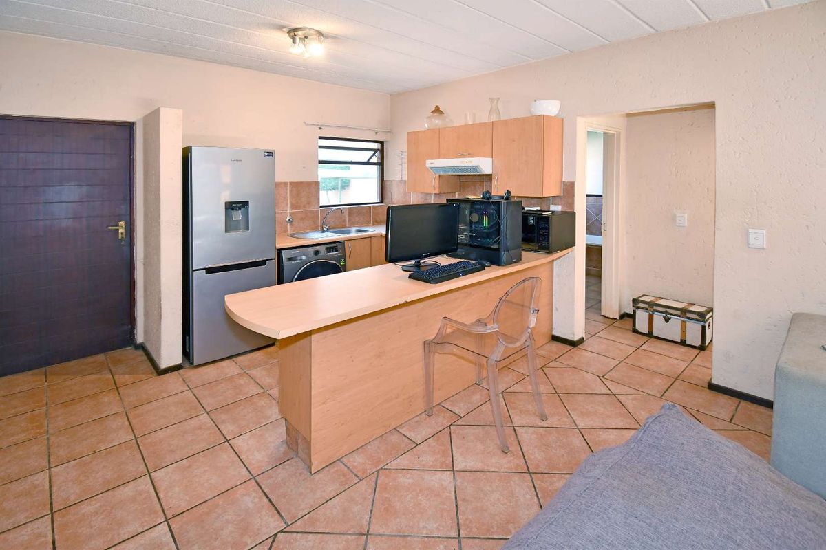 Charming 1-Bedroom Ground-Floor Garden Apartment in Chobe Sands, Douglasdale - Photo 3