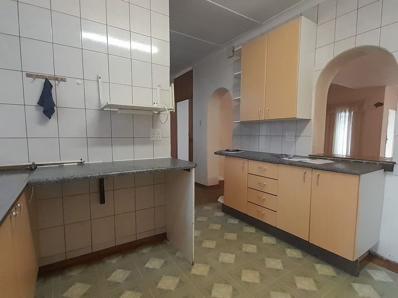 Spacious Family Home with investment potential - Photo 4