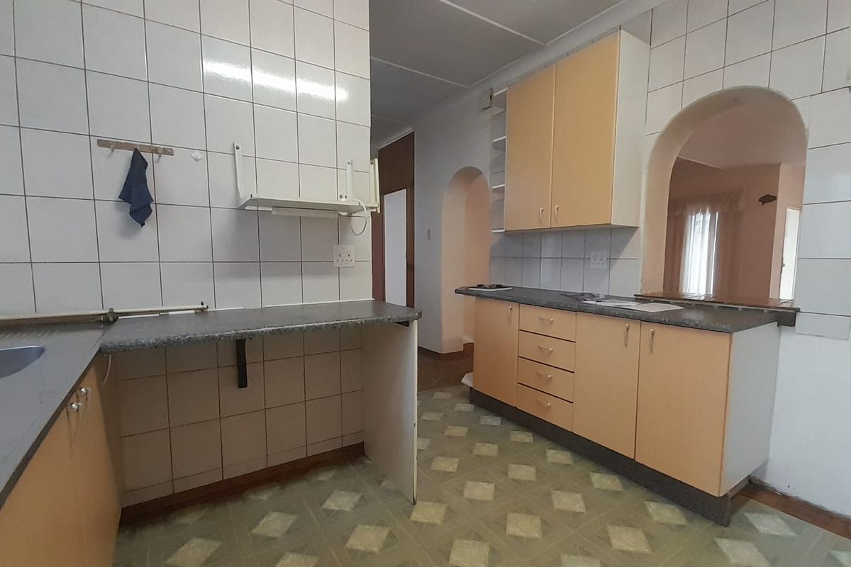 Spacious Family Home with investment potential - Photo 4