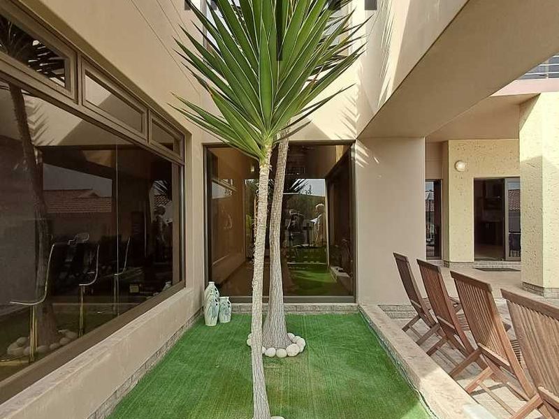 5 Bedroom House for Sale in Ocean View with 1 Bedroom flat - Photo 4